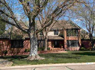 917 Club View Dr, Dodge City, KS 67801