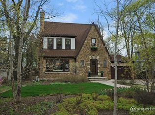 35 Overlook Dr, Golf, IL 60029