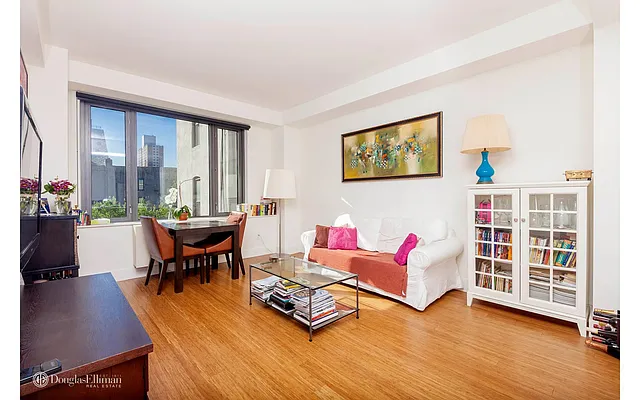 Rented by Douglas Elliman | media 19