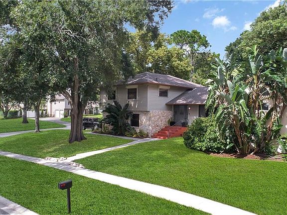 3rd image of 3535 Macarthur Dr