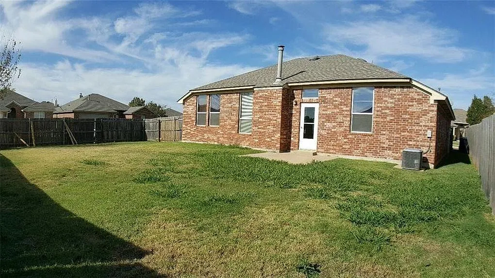 3 bed, 1246 sqft, $1,600 — Photo 2