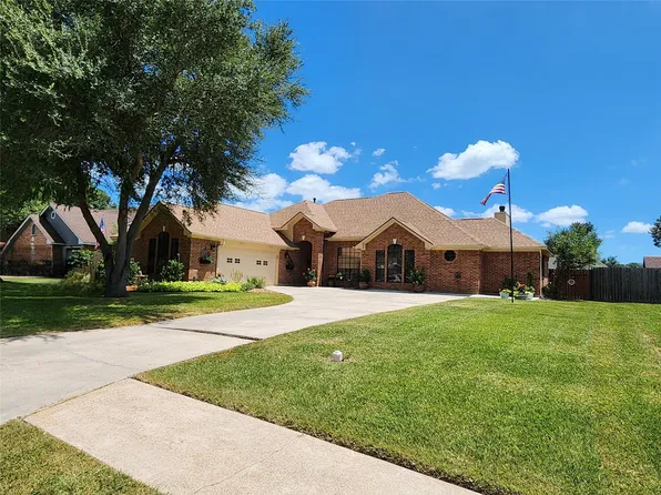 104 Portulaca St, Lake Jackson, TX 77566