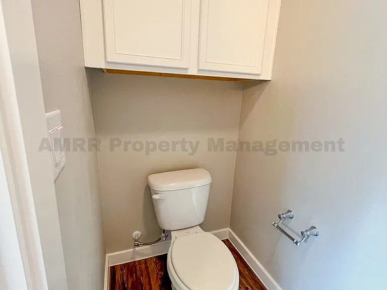 2030 Kenwood Ave — Photo 13