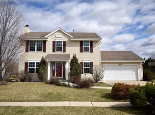 827 N Sandy Ln, Elkhorn, WI 53121