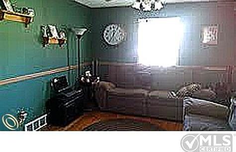 Living Room #1.jpg