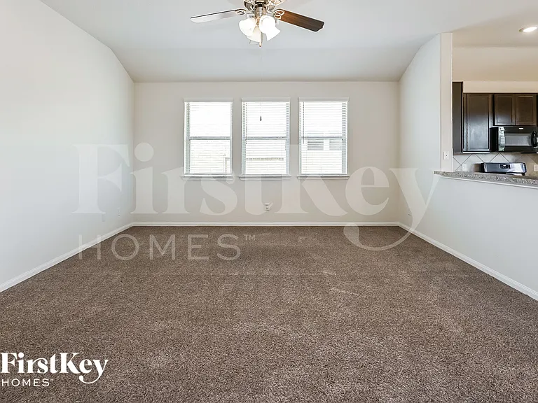 15809 Roberto Clemente Ct — Photo 3