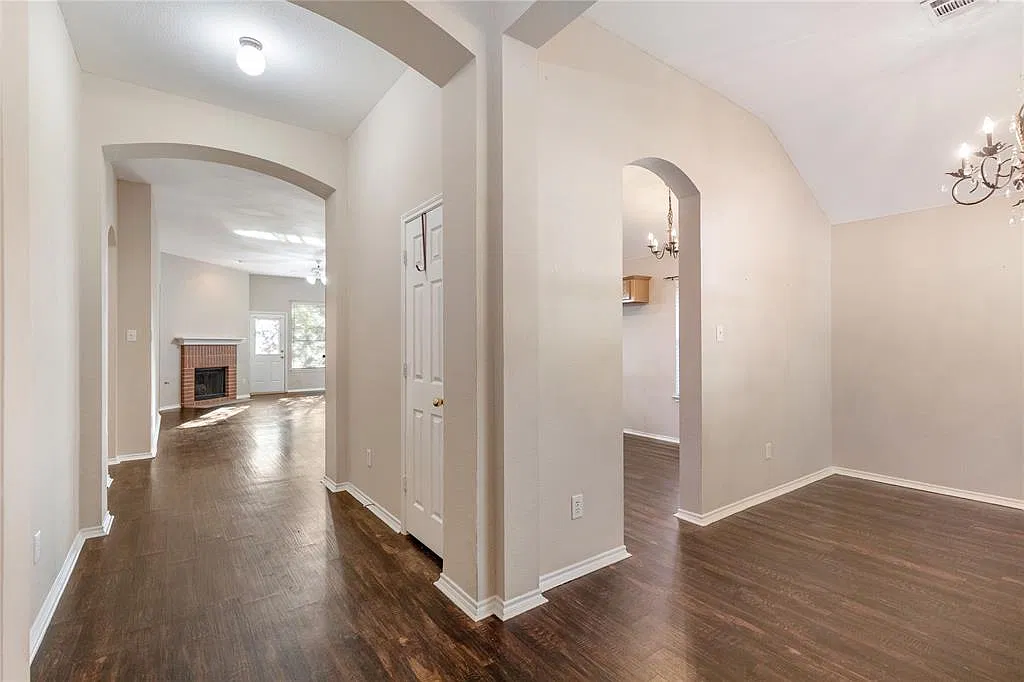 3 bed, 2.0 bath, 1911 sqft, $1,750 — Photo 2