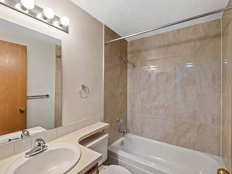 Indian Canyon Apartments — Photo 20