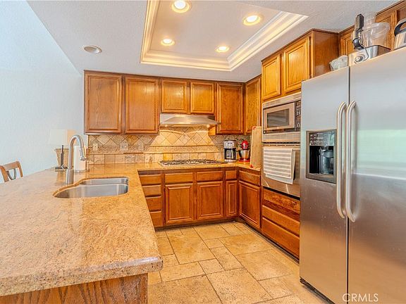 5th image of 2667 Victoria Park Dr