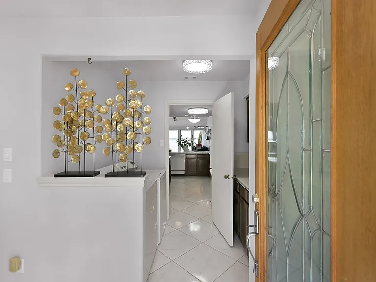 35 Lakeview Vlg — Photo 12