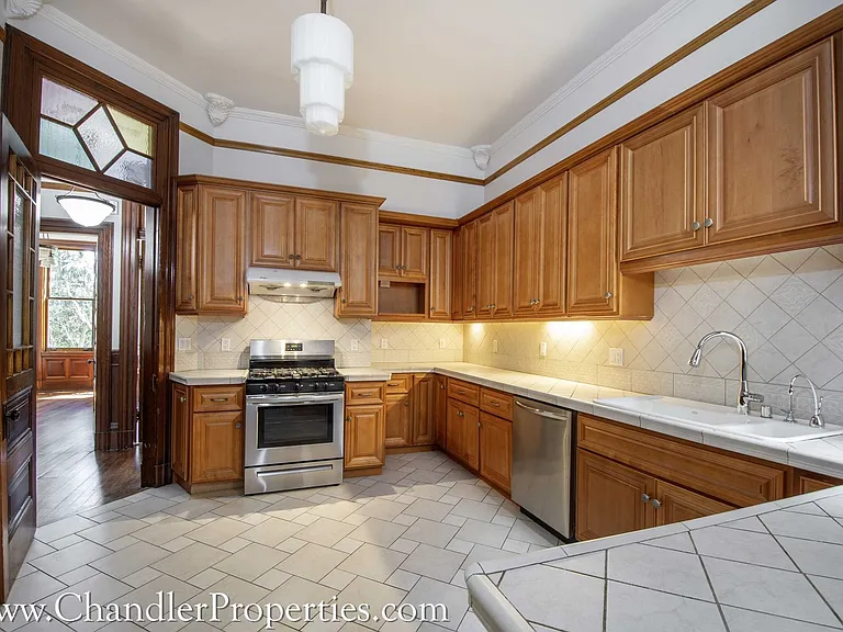 924-934 Divisadero St — Photo 7