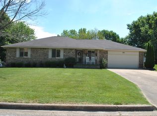 461 Forest Dr, Marshfield, MO 65706