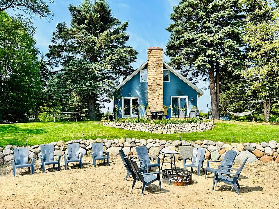7686 Lighthouse Rd