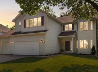 9035 Briarglen Rd, Eden Prairie, MN 55347