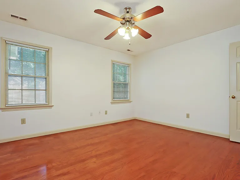 109 Larkspur Holw — Photo 11