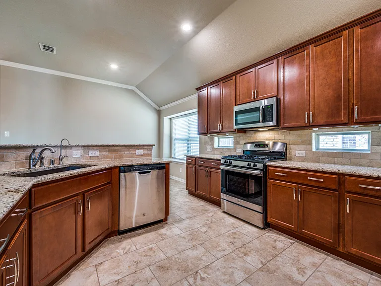 16708 Central Garden Ln — Photo 2
