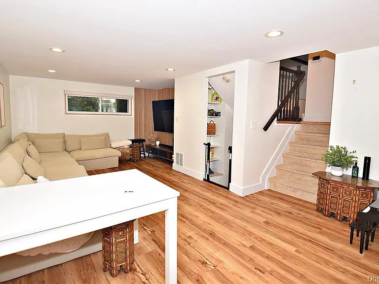 51 Whitman Ave — Photo 6