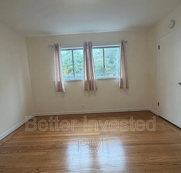 2400 39th Ave #4 — Photo 12
