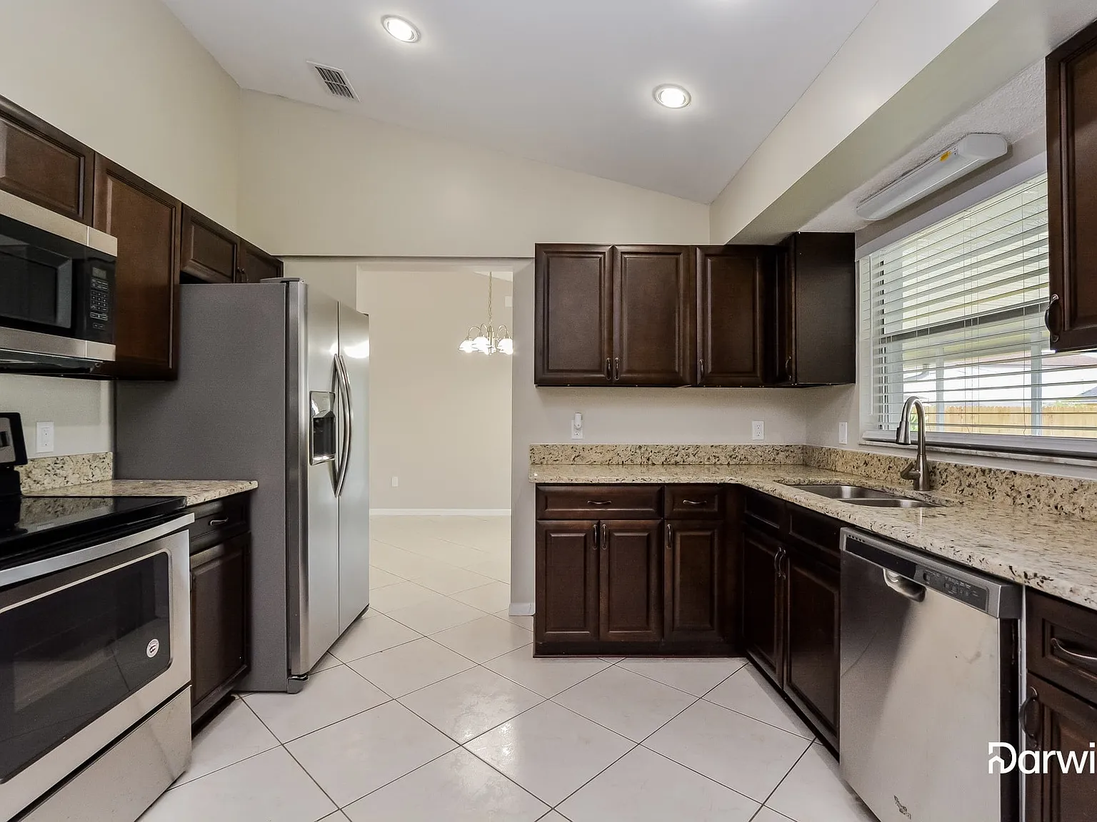3 bed, 2.0 bath, 1713 sqft, $2,299 — Photo 2