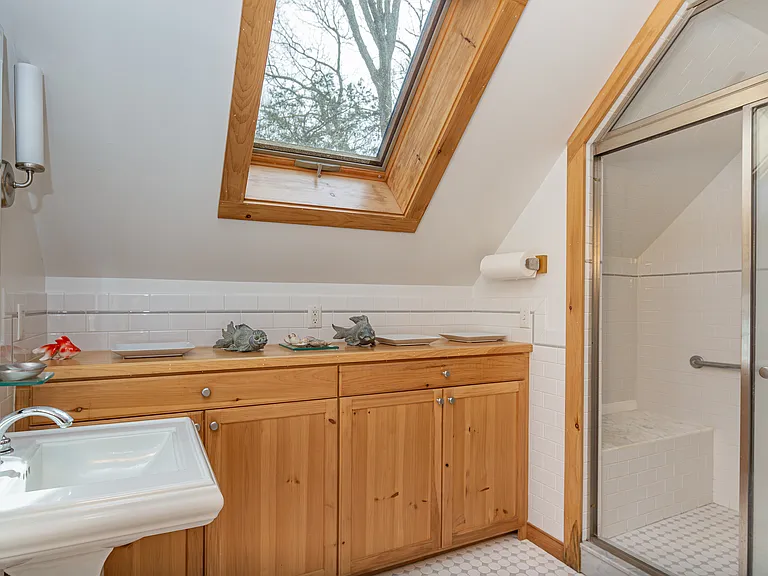 137 Norfolk Dr — Photo 18