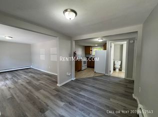 206 Maine Ave APT 4, Farmingdale, ME 04344