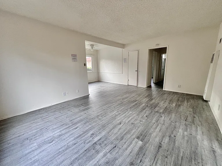234 W Elm Ave #D — Photo 2
