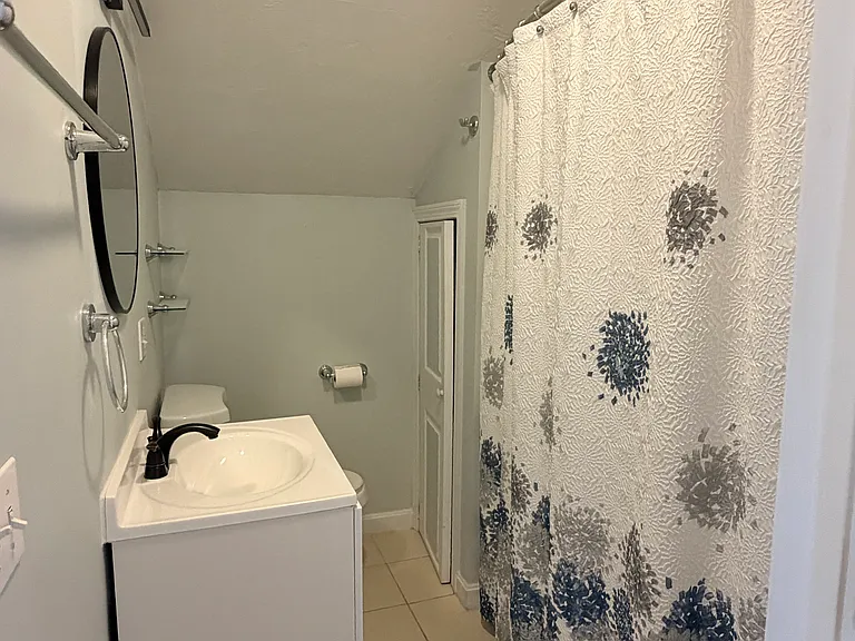 Bathroom 3 (Full)