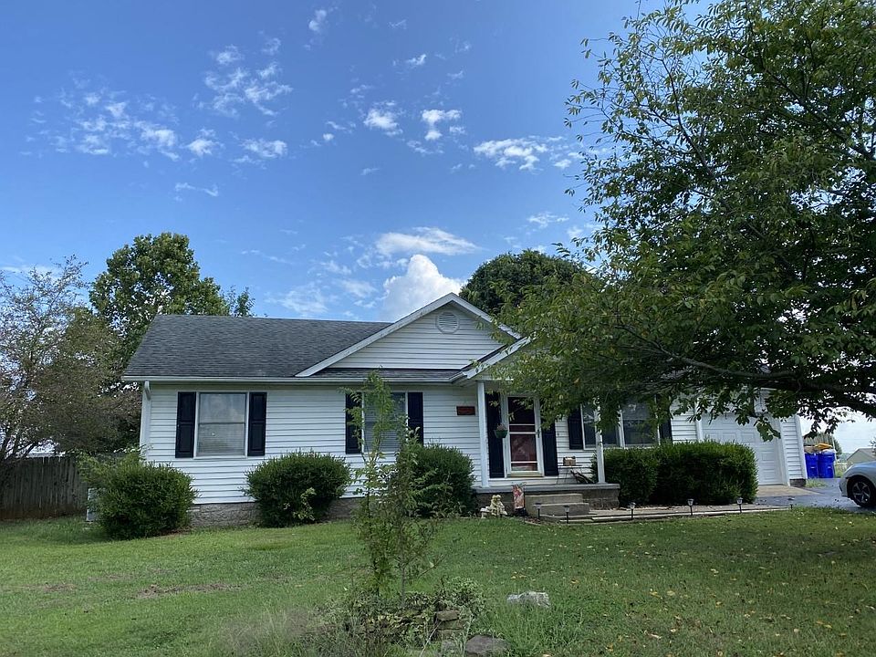 1st image of 111 Pembroke Ln