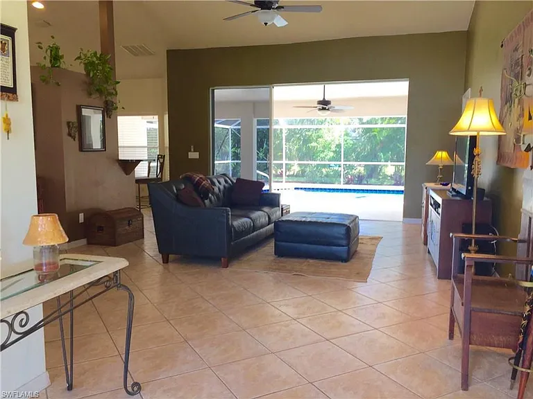 703 SW Santa Barbara Pl — Photo 7