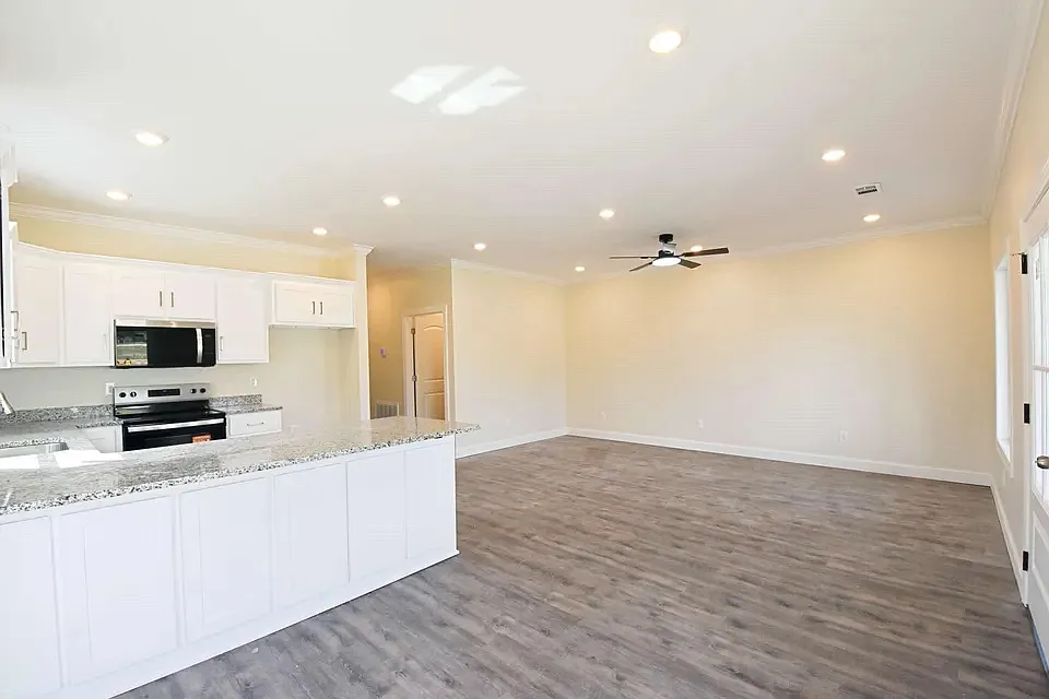 3 bed, 1400 sqft, $1,950 — Photo 4