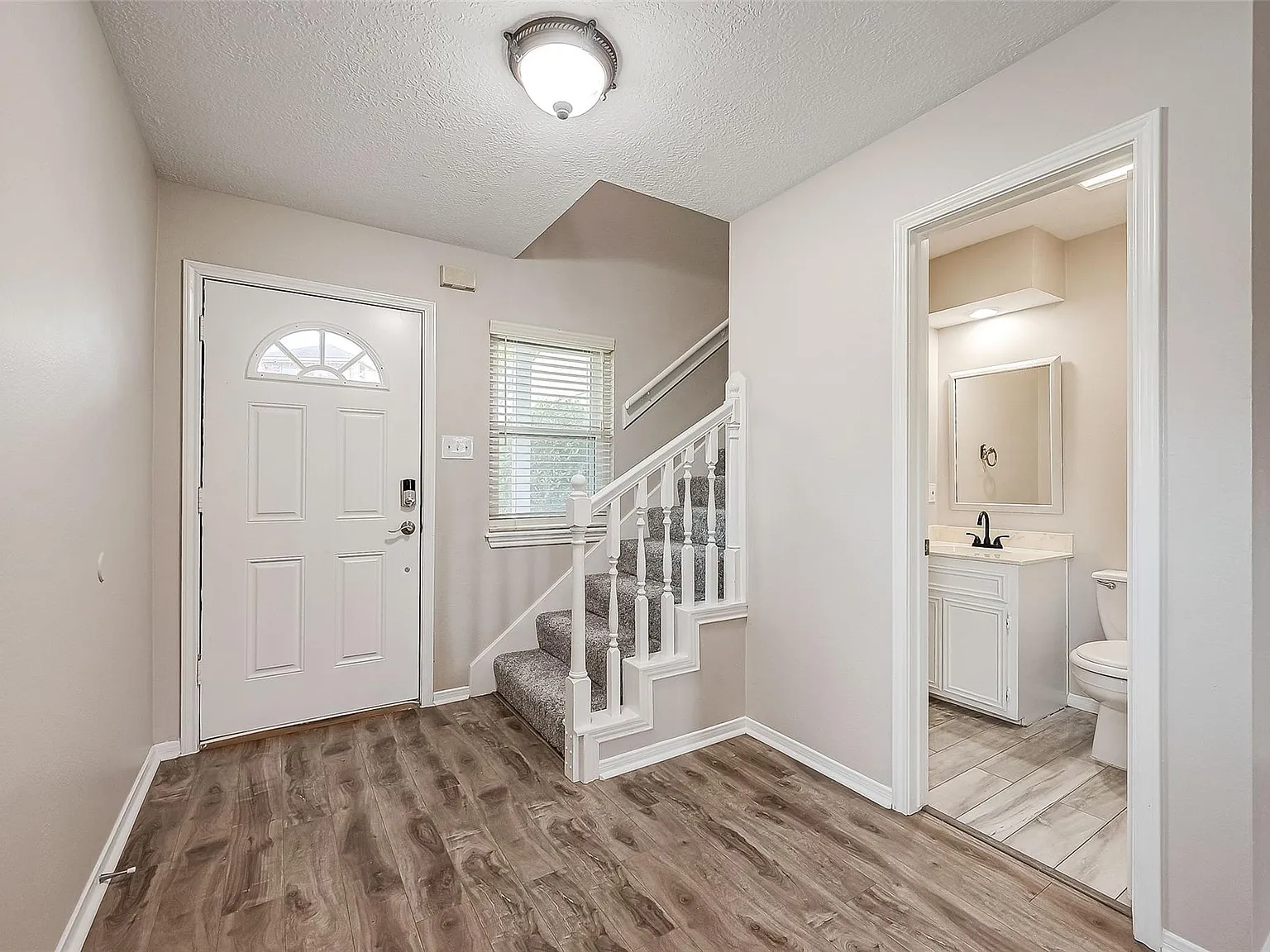 3 bed, 2.5 bath, 1792 sqft, $2,100 — Photo 4