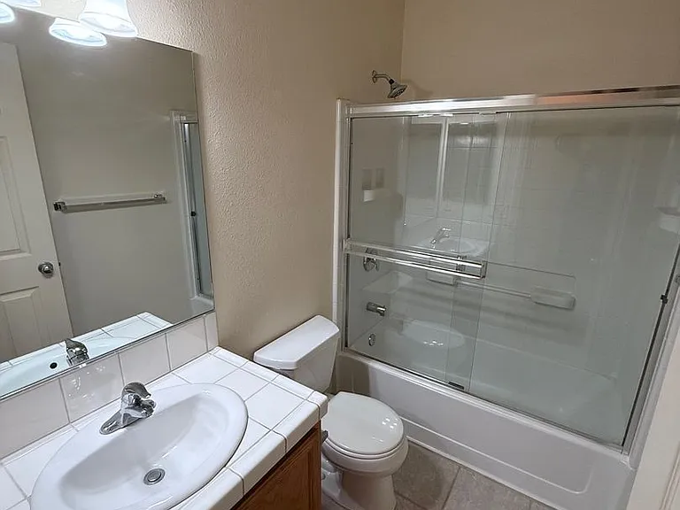 1446 Holly Ave — Photo 9