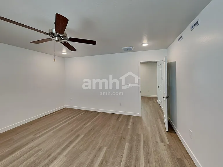 12634 W Flynn Ln — Photo 8