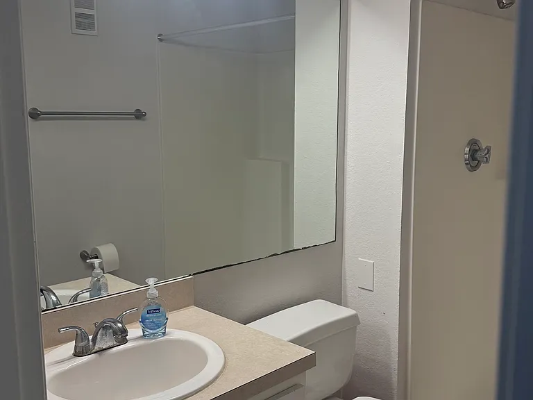 2300 Pembrook Dr #1 — Photo 16