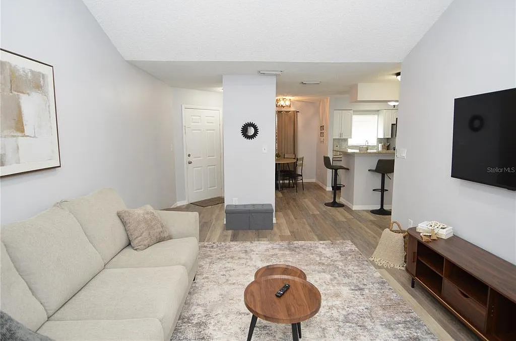 1 bed, 1.0 bath, 844 sqft, $2,000 — Photo 3