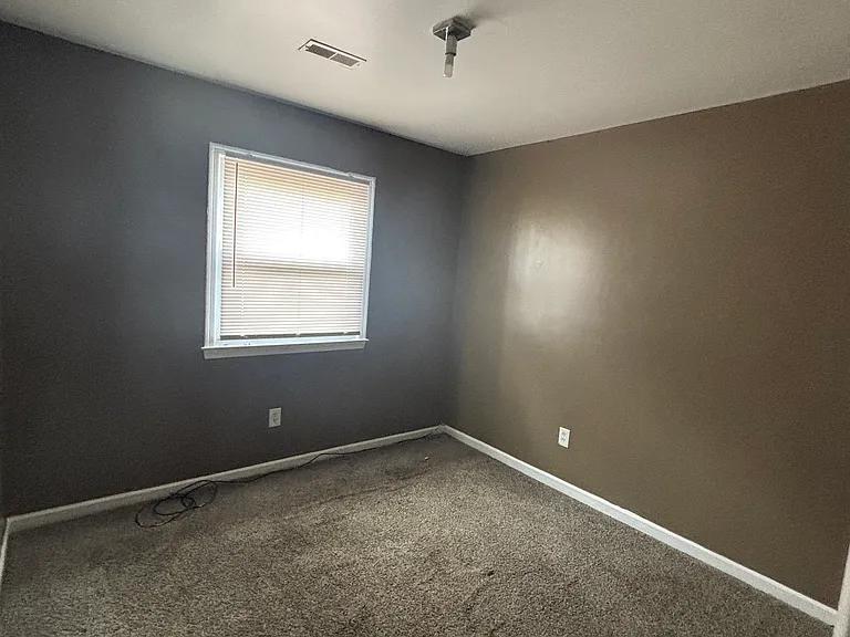 202 Nina Ct — Photo 4