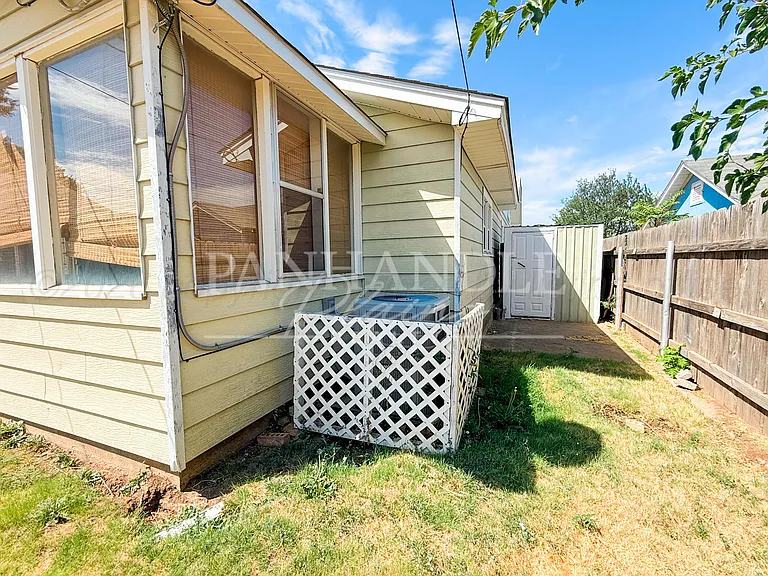 528 Hazel St — Photo 30