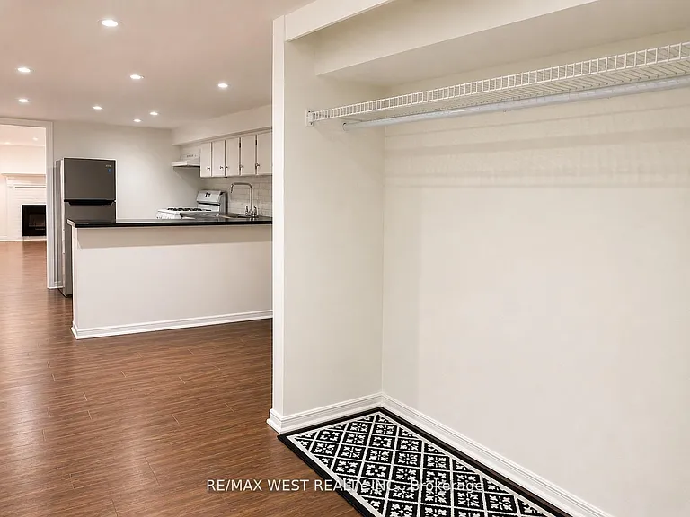 84 Mackenzie Cres #BASEMENT — Photo 8