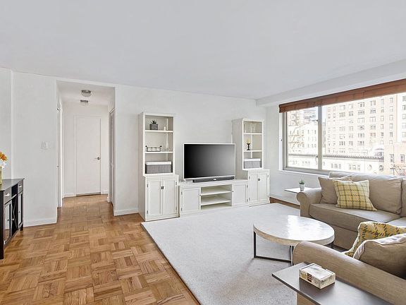 4th image of 315 W 70th St #9F