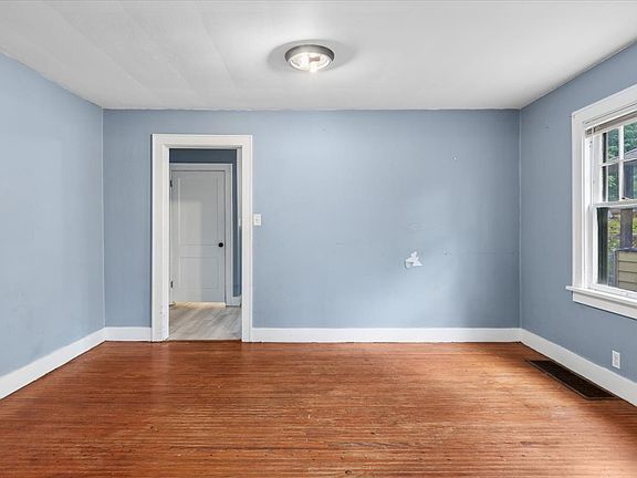 5th image of 832 N 11th St