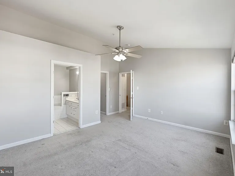 2489 Quick St #304 — Photo 16