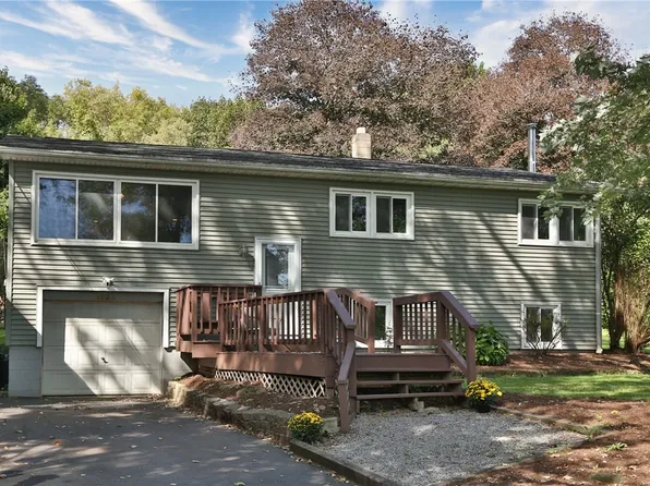 1032 Brownsville Rd, Victor, NY 14564
