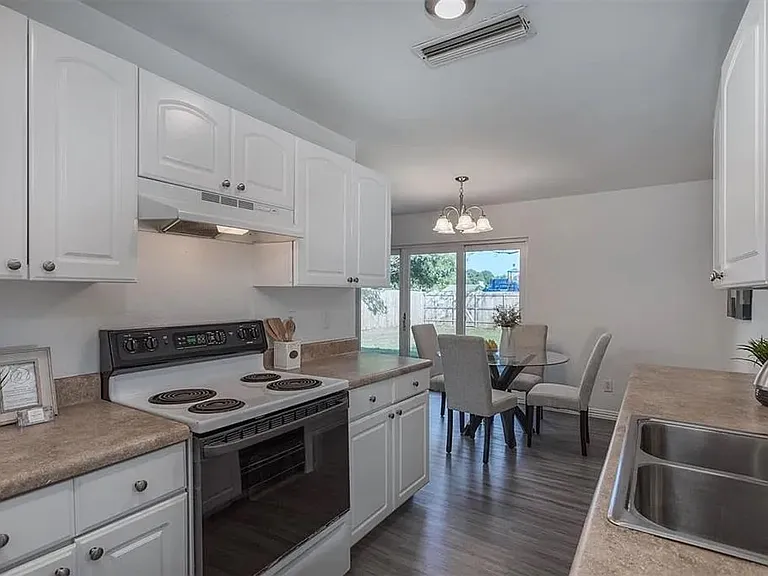 3806 Cortadera Ct — Photo 4