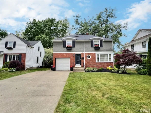 353 Walton Dr, Amherst, NY 14226