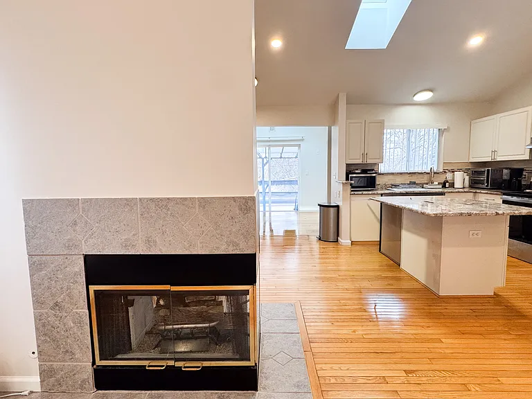 915 Huntclub Blvd — Photo 4