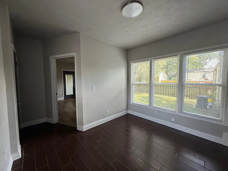2237 Saint Paul St — Photo 15