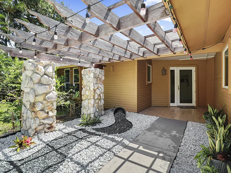 1974 SW Saint Andrews Dr — Photo 8