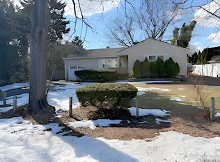 206 Edwards Ave, Sayville, NY 11782