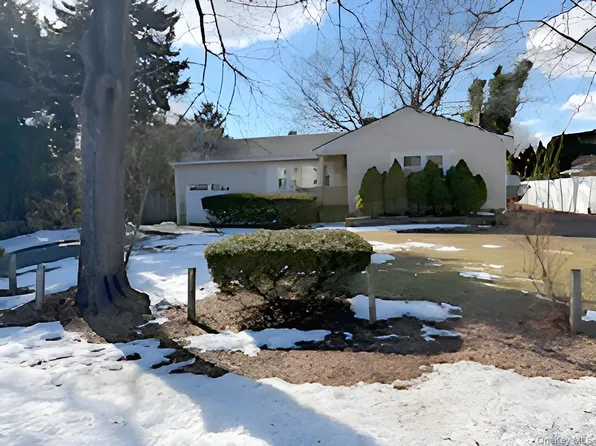 206 Edwards Avenue, Sayville, NY 11782