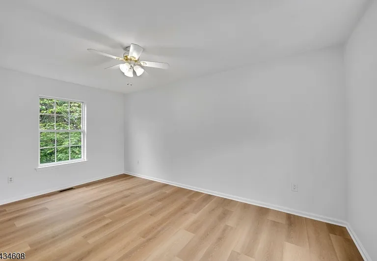 63 Albert Ct — Photo 18